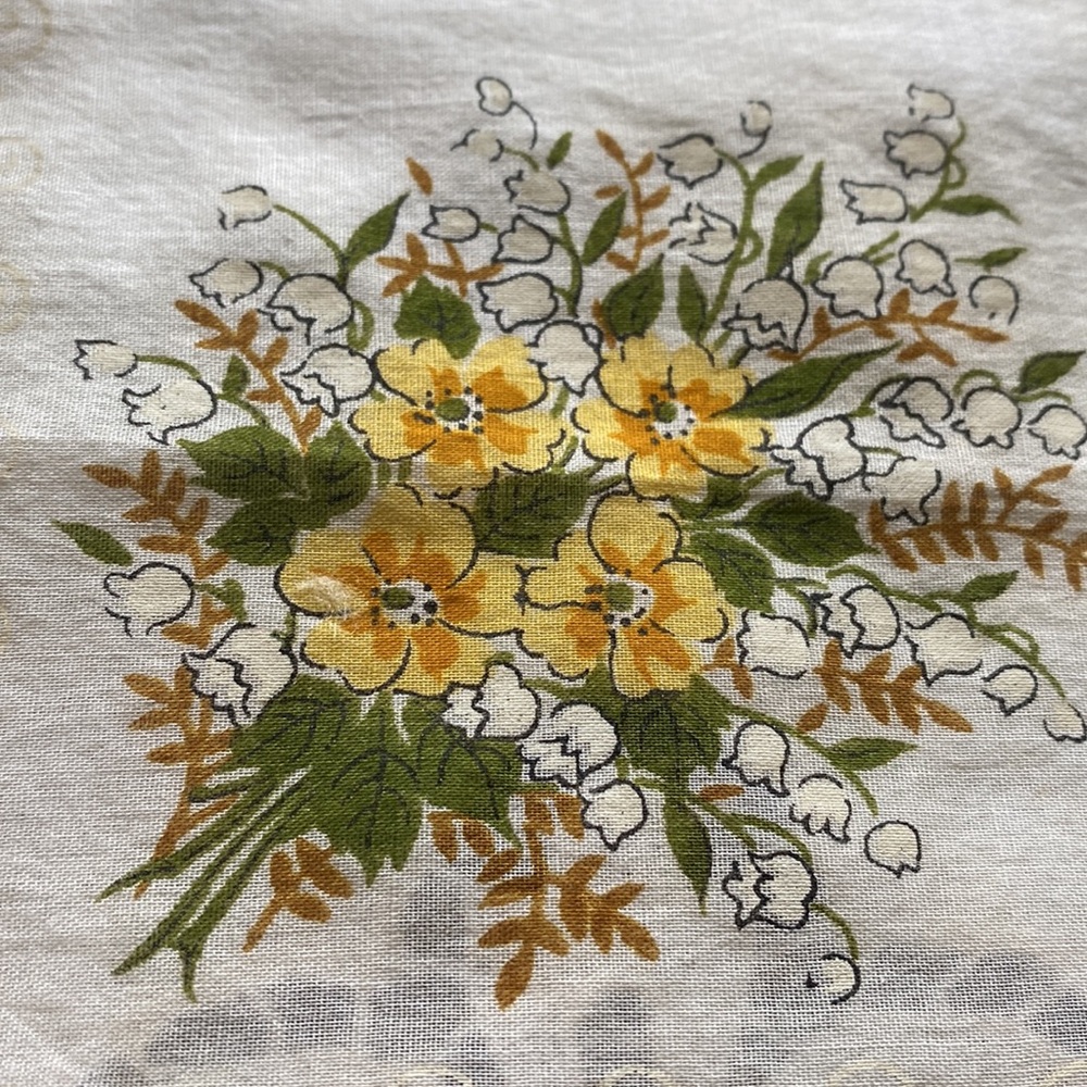 Vintage Floral Handkerchief Set - Yellow & White Hankies! - Picture 6 of 7